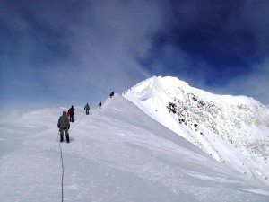 mountain-climbers-603617_1280